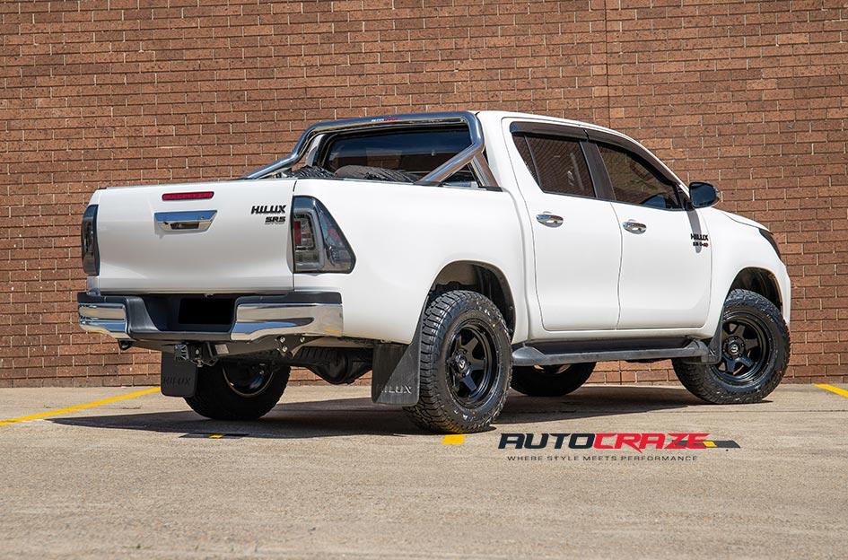 TOYOTA HILUX N80 4WD SHOK MATTE BLACK